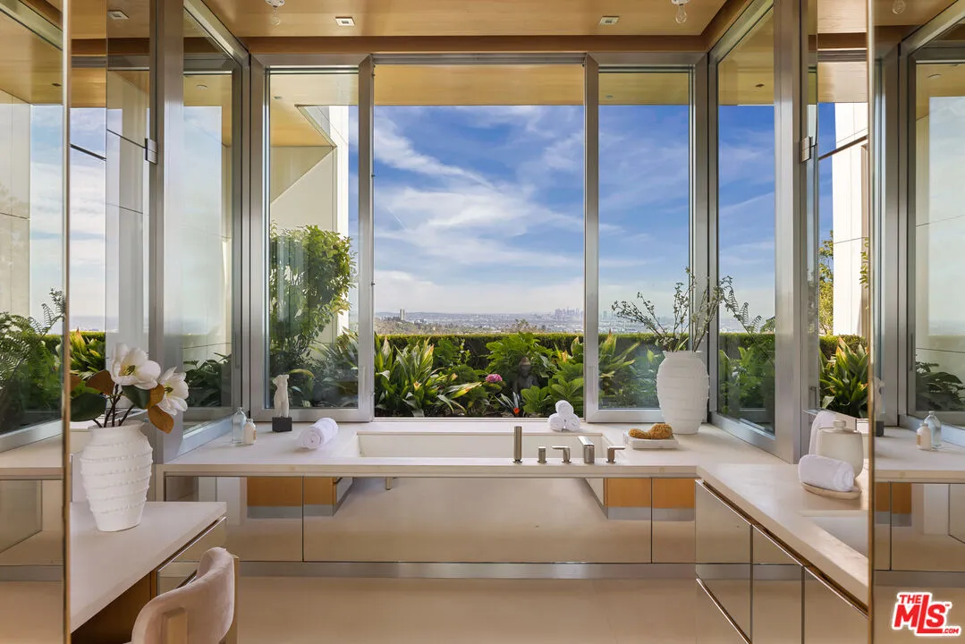 The Angelo Estate 16 Bedrooms Luxury Villa For Sale — property photograph 17
